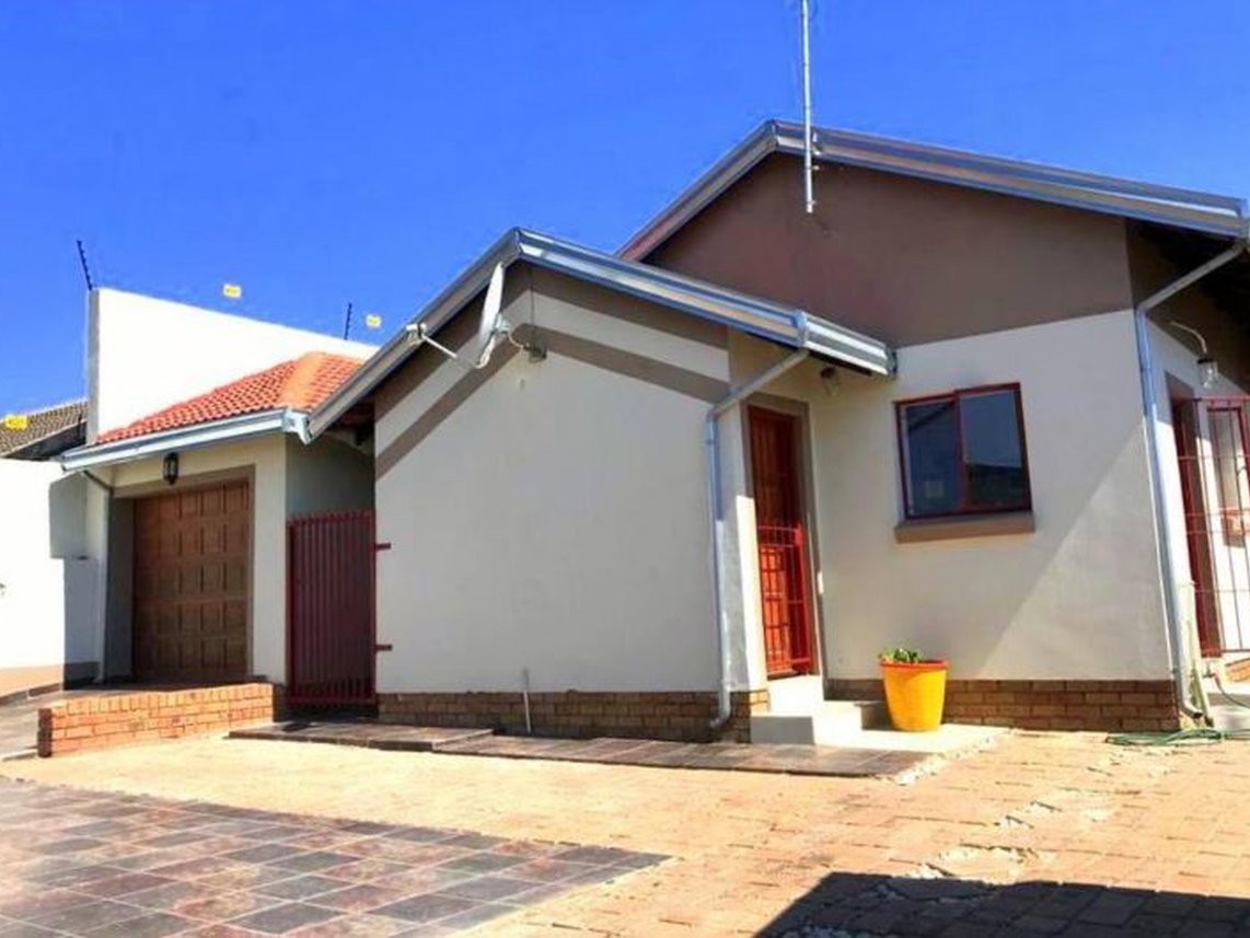 3 Bedroom House For Sale in Madiba Park