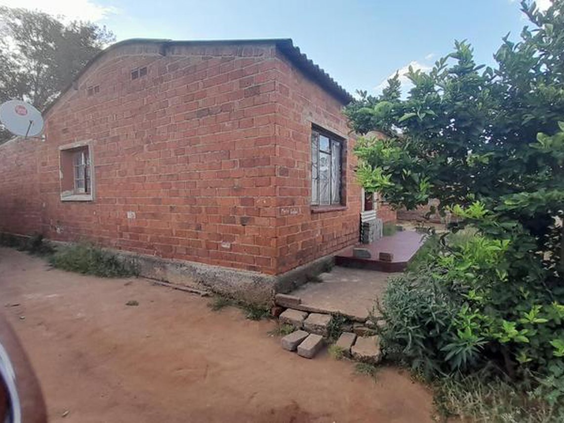 4 Bedroom House For Sale in Sharpeville