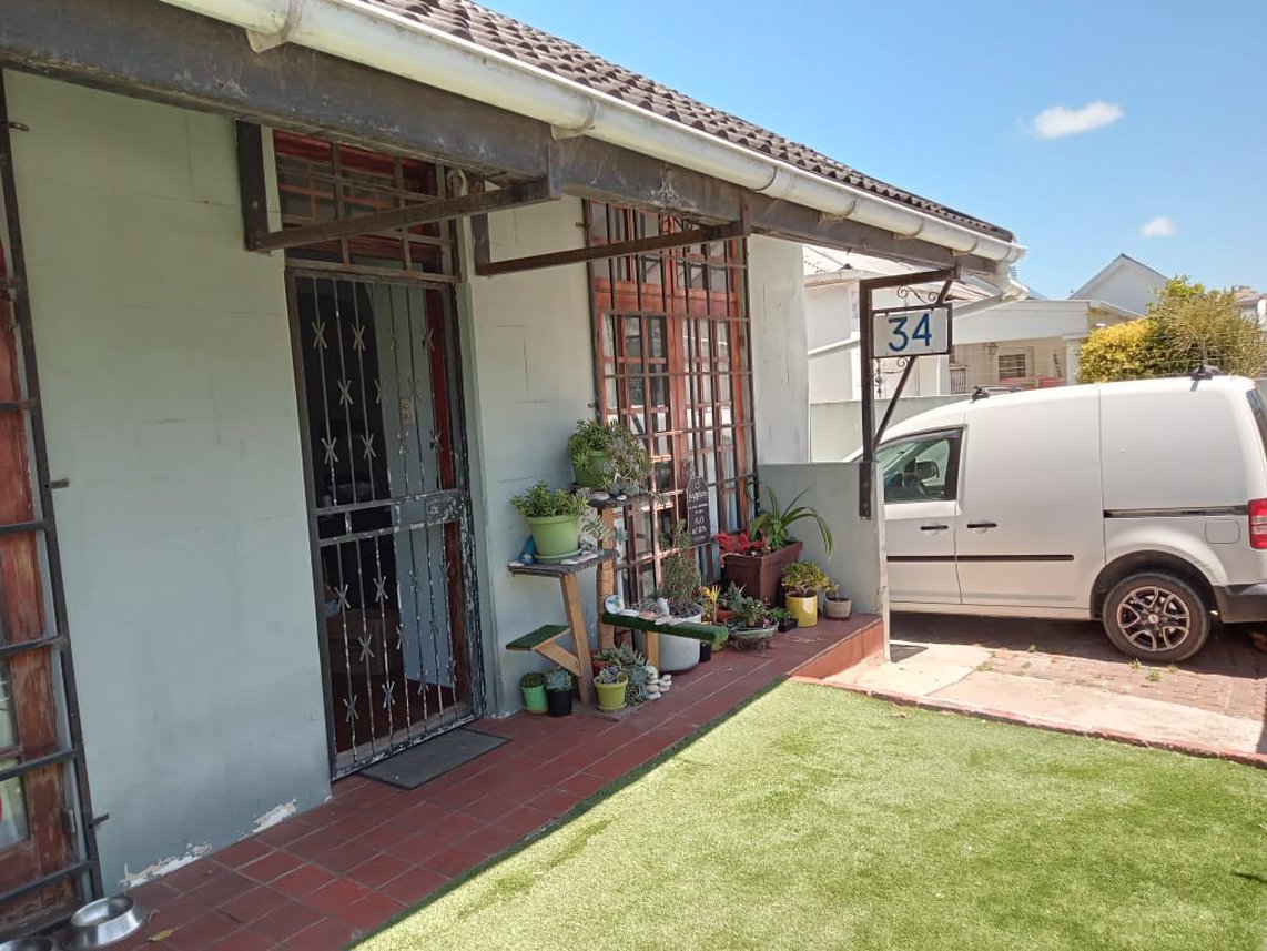 2 Bedroom House For Sale in Port Elizabeth Central