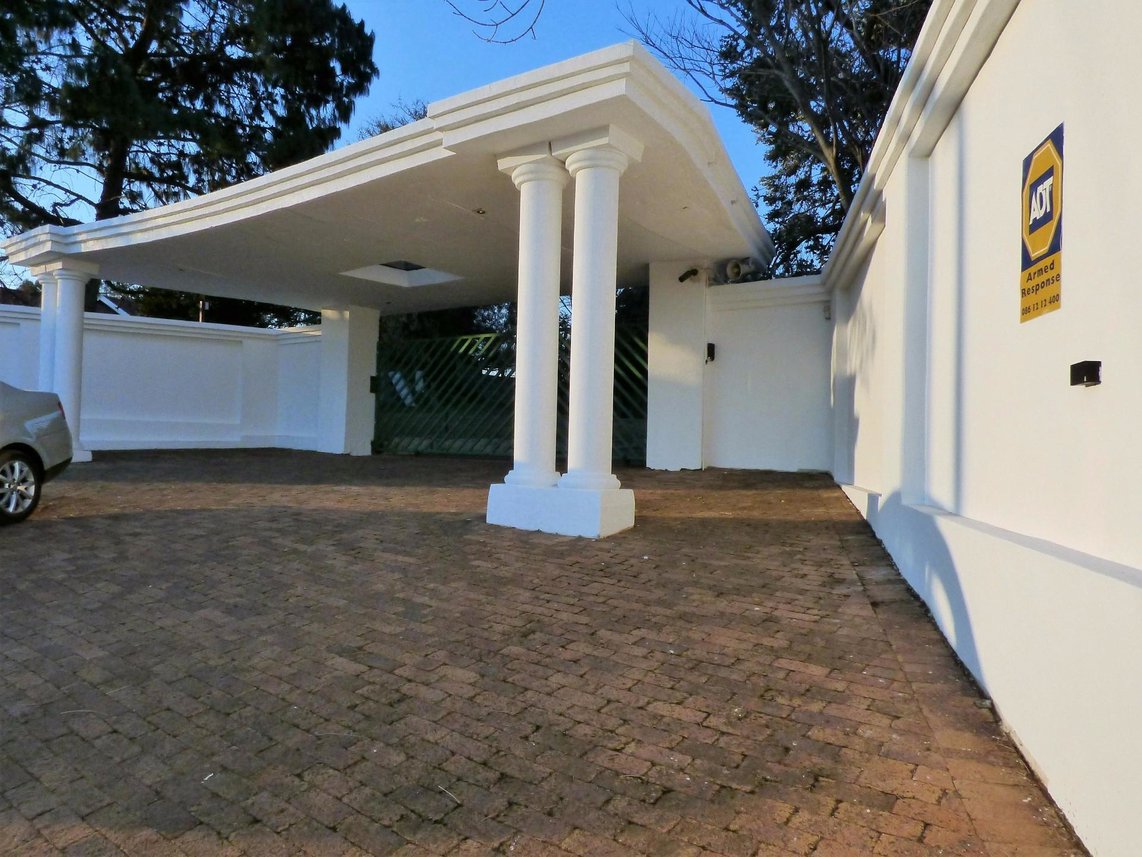 5 Bedroom House For Sale in Benoni Small Farms