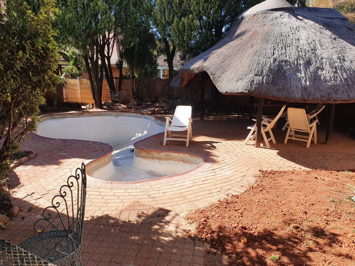 6 Bedroom House For Sale in Stilfontein