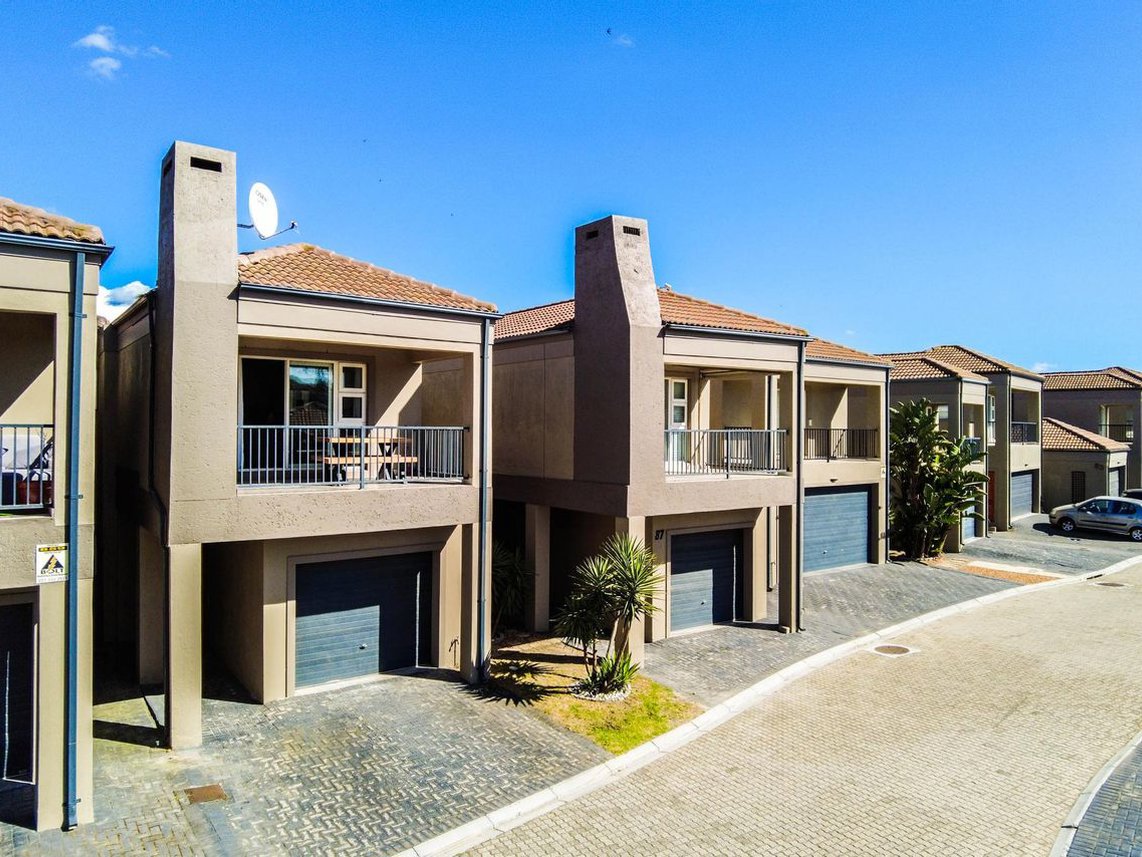 3 Bedroom House For Sale in Protea Heights