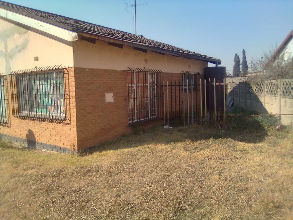 3 Bedroom House For Sale in Cruywagen Park