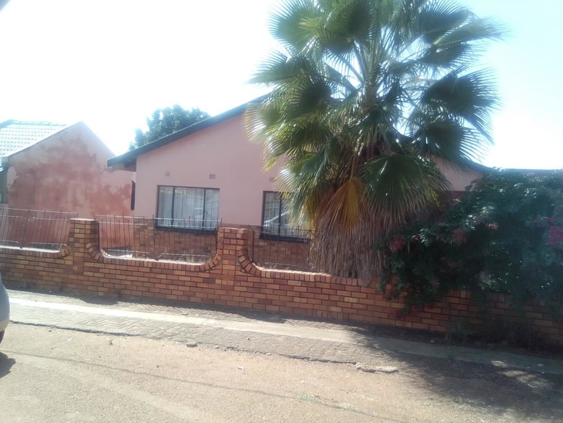 2 Bedroom House To Rent in Mabopane