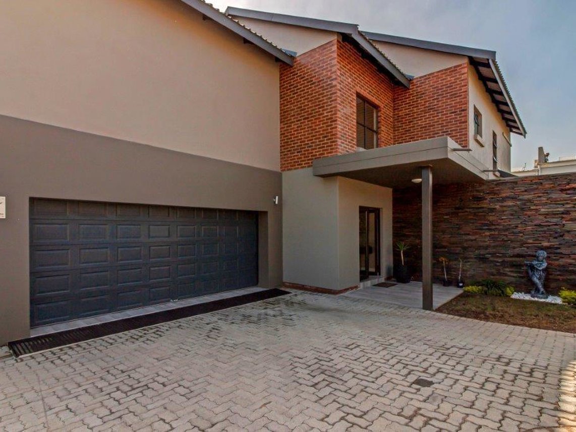 3 Bedroom House For Sale in Bryanston