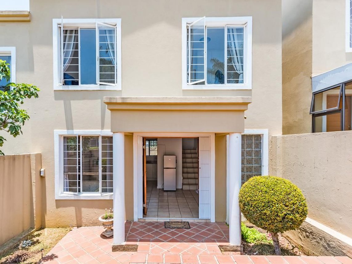 2 Bedroom Townhouse For Sale in Melrose