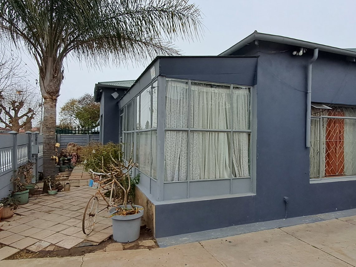 3 Bedroom House For Sale in Krugersdorp West