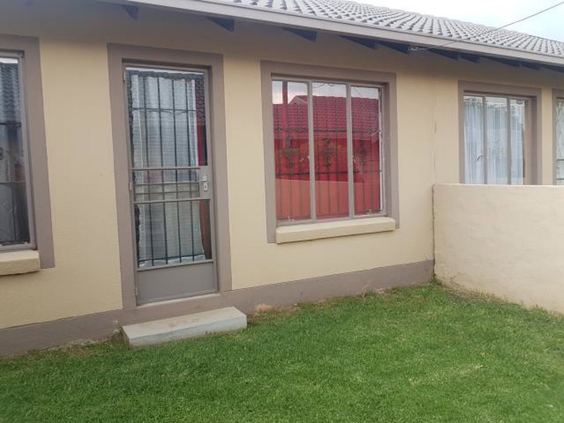 2 Bedroom Townhouse For Sale in Ormonde View