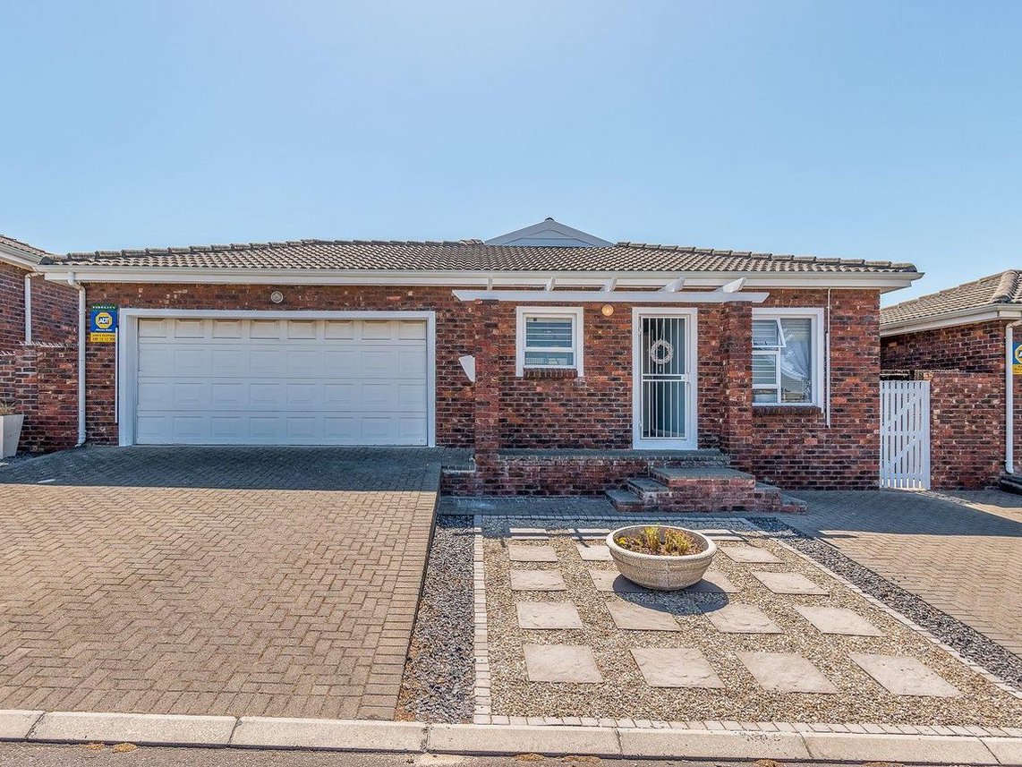 3 Bedroom House For Sale in Brackenfell South