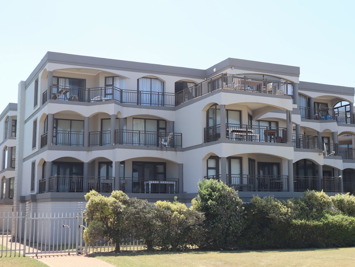 5 Bedroom Apartment For Sale in Central Jeffreys Bay