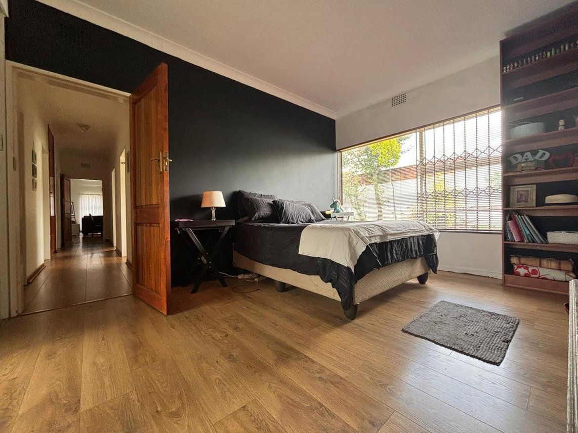 4 Bedroom House To Rent in Kenmare
