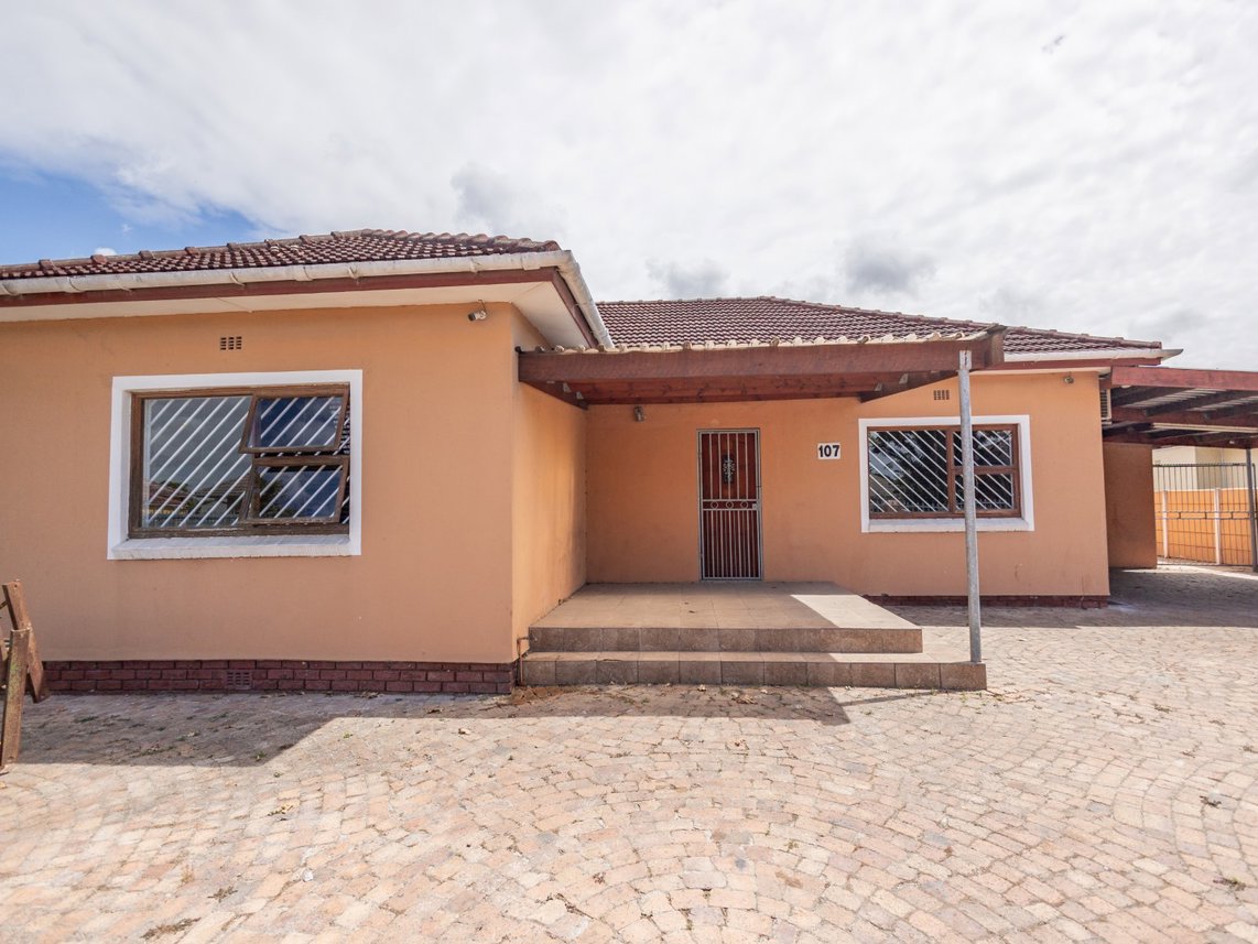 3 Bedroom House For Sale in Parow Valley
