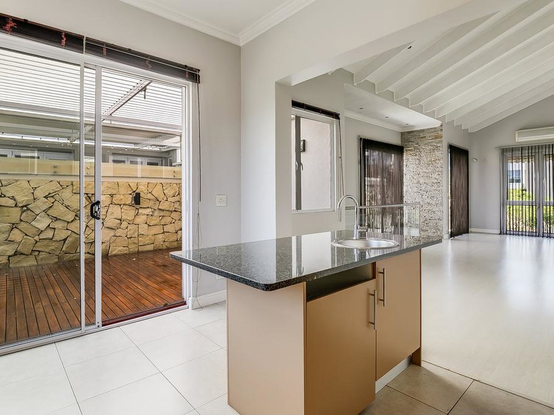 2 Bedroom Penthouse For Sale in Elton Hill
