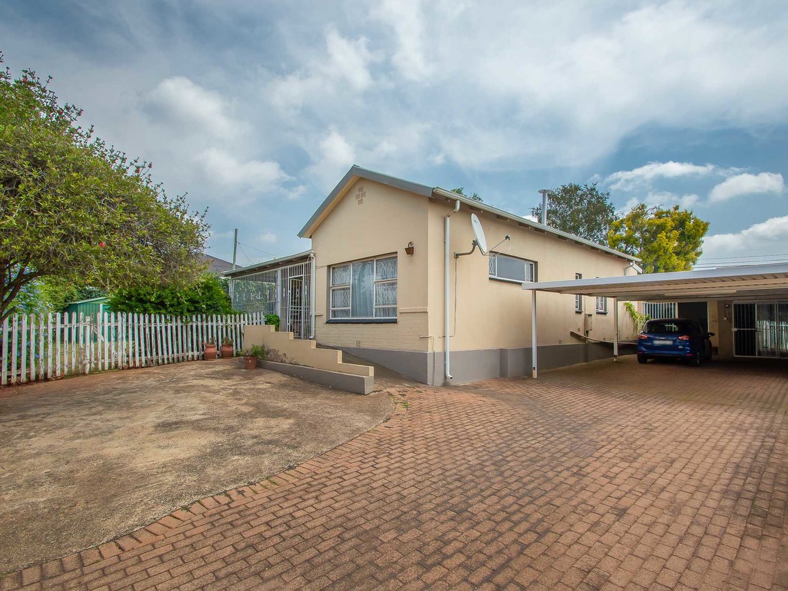 7 Bedroom House For Sale in Krugersdorp North