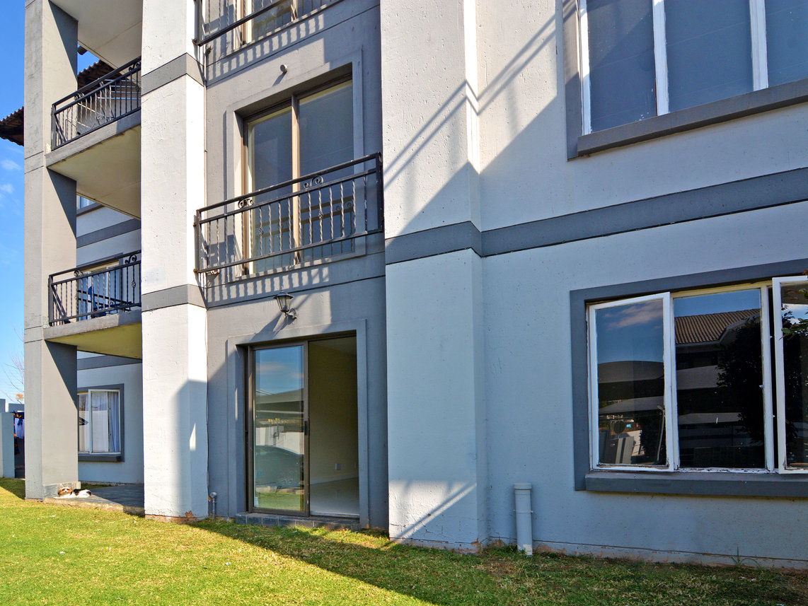 2 Bedroom Apartment To Rent in Bloubosrand