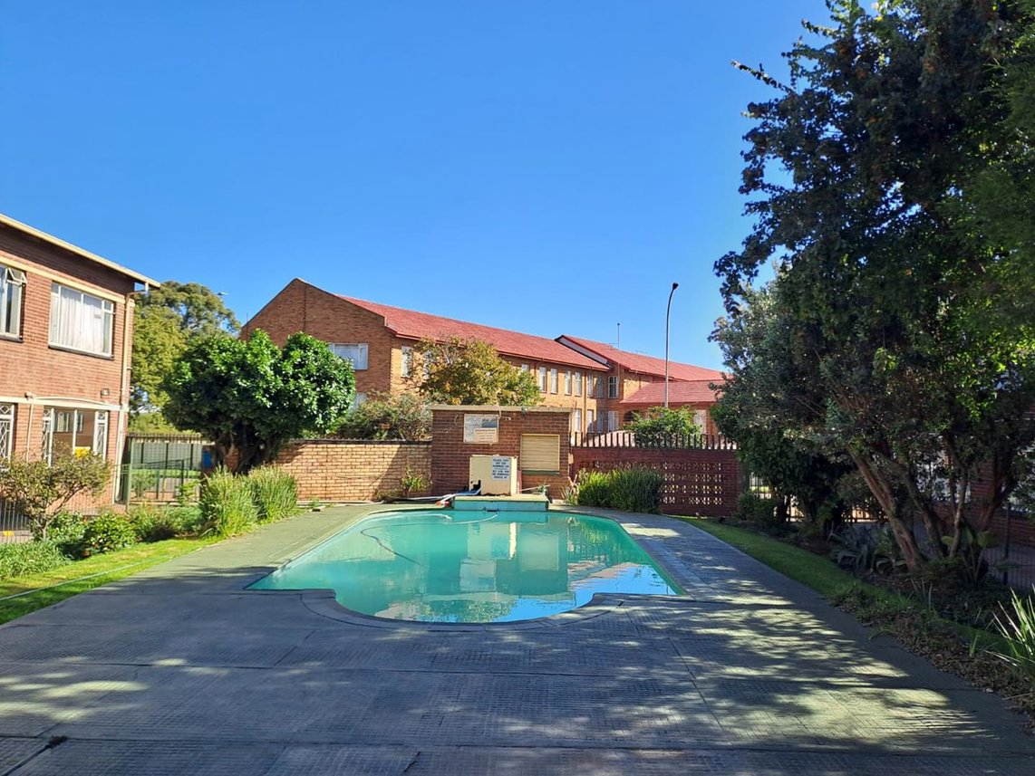 2 Bedroom Apartment For Sale in Kempton Park