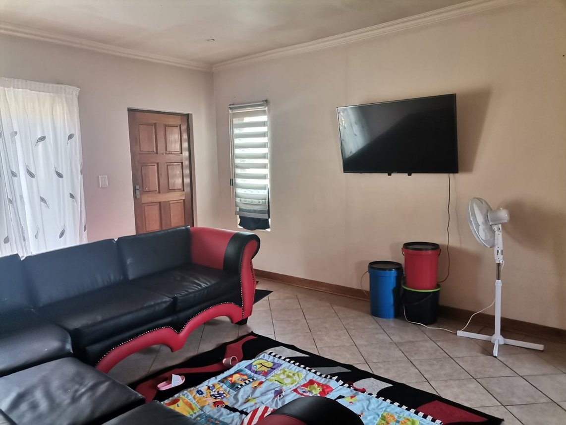 2 Bedroom House For Sale in Rensburg