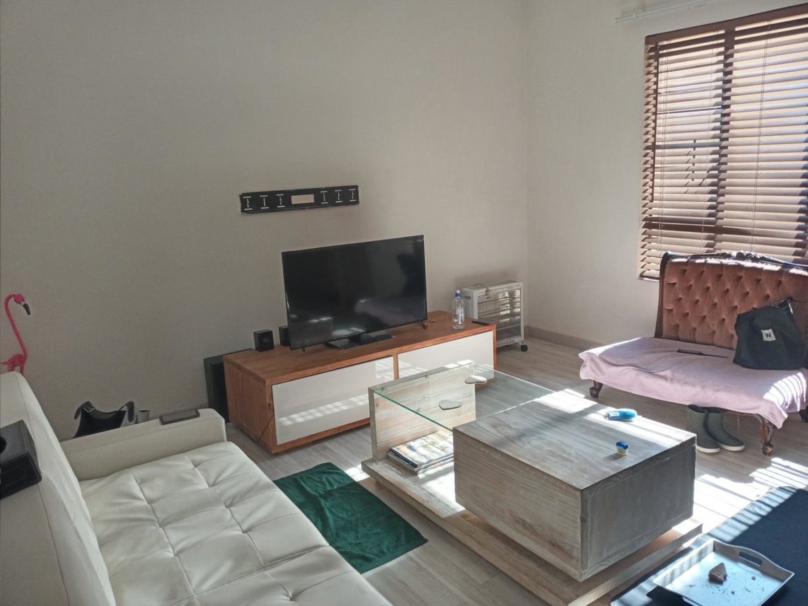 2 Bedroom Simplex For Sale in Jabulani