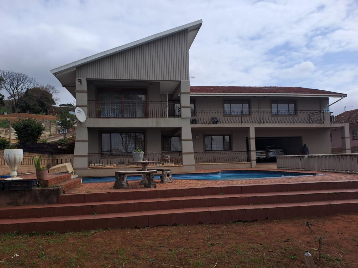 11 Bedroom House For Sale in Isipingo Rail