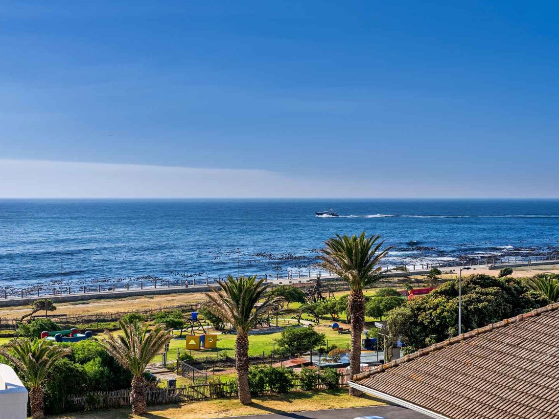 2 Bedroom Apartment To Rent in Mouille Point