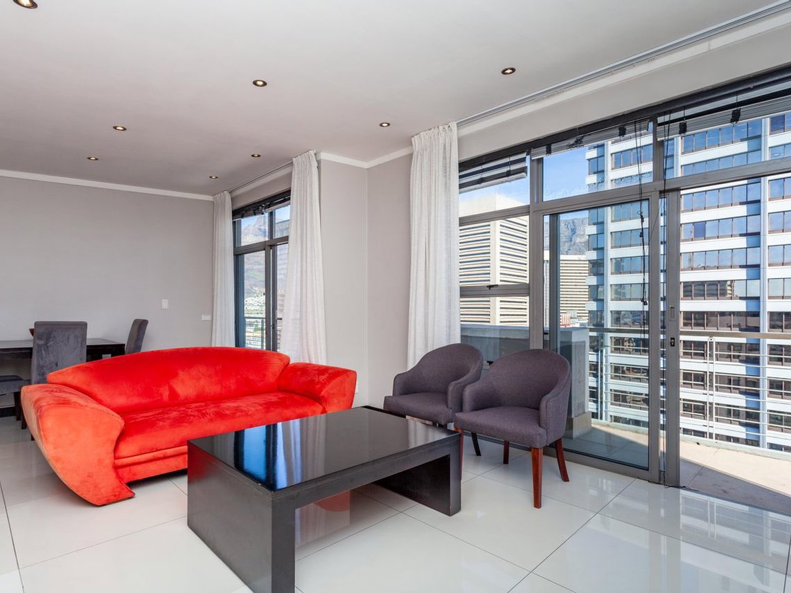 2 Bedroom Apartment For Sale in Foreshore
