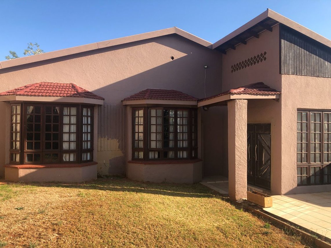 3 Bedroom House For Sale in Lindhaven