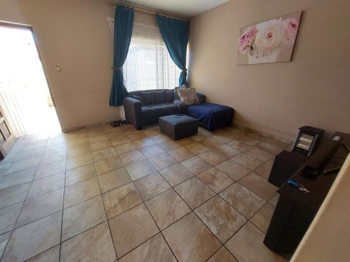 2 Bedroom Apartment For Sale in Pretoria Gardens