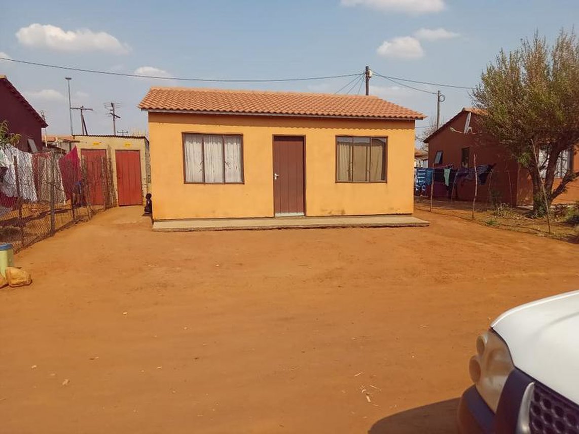 2 Bedroom House For Sale in Daveyton