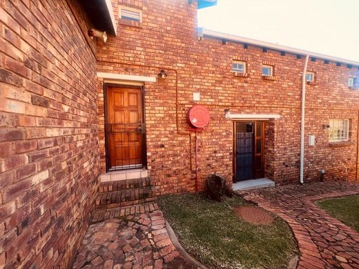 3 Schlafzimmer Reihenhaus zum Kauf in Garsfontein