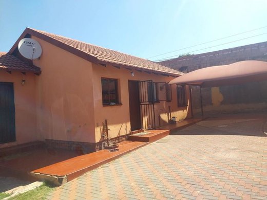 3 Schlafzimmer Haus zum Kauf in Kaalfontein