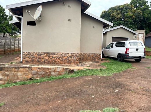 3 Schlafzimmer Haus zum Kauf in Ngwelezana