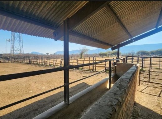 4 Schlafzimmer Farm zum Kauf in Pretoria