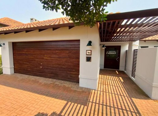 3 Schlafzimmer Haus zum Kauf in Port Zimbali