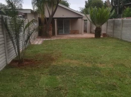 5 Schlafzimmer Haus zur Miete in Rietfontein