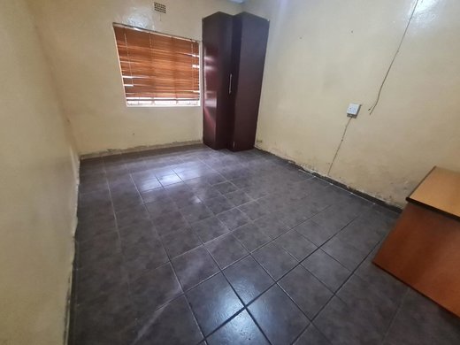 1 Schlafzimmer Etagenwohnung zur Miete in Moroka