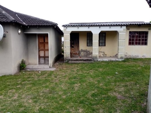 4 Schlafzimmer Haus zum Kauf in Esikhawini