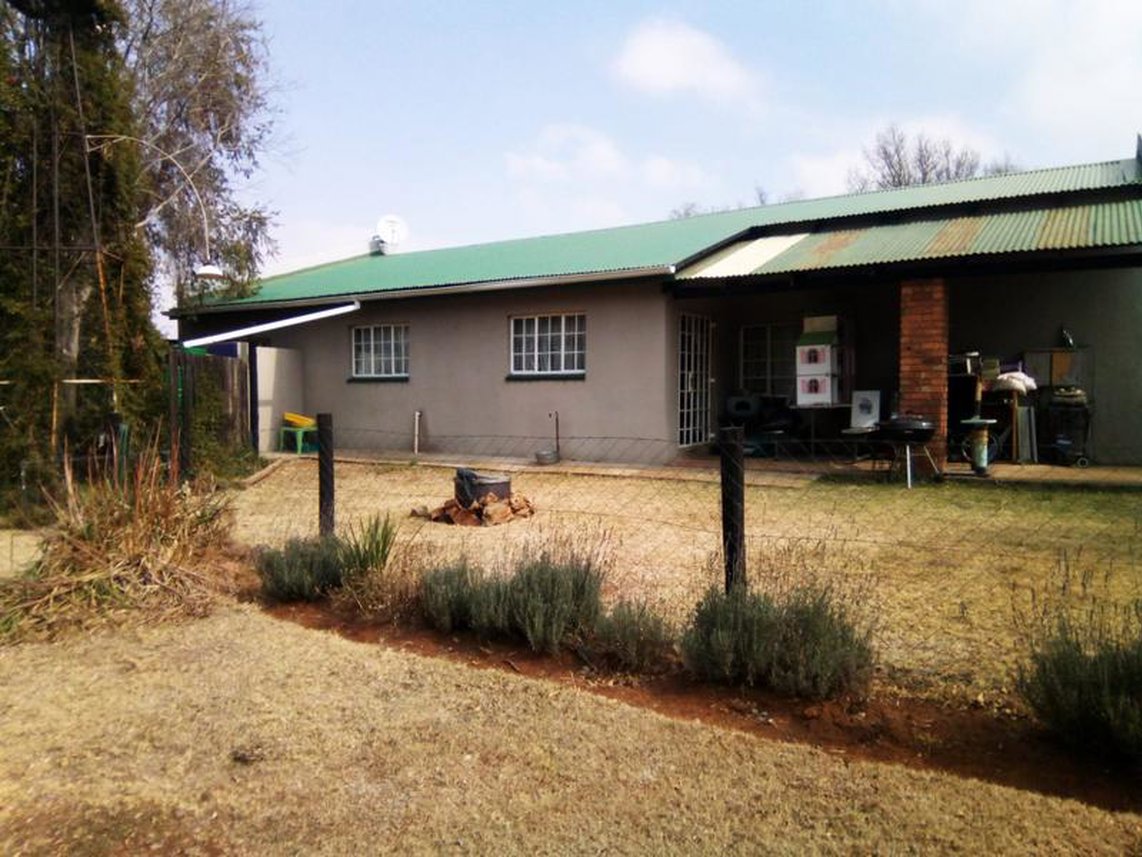 10 Bedroom Small Holding For Sale in Brakpan