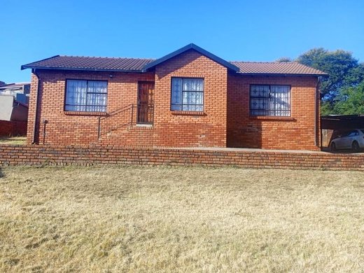 3 Schlafzimmer Haus zum Kauf in Pretoria East