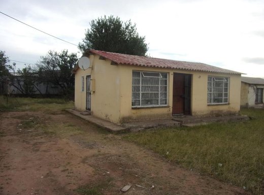 2 Schlafzimmer Haus zur Miete in Ezibeleni