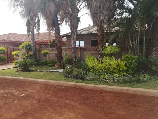 9 Schlafzimmer Haus zum Kauf in Lebowakgomo
