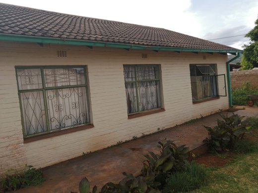 4 Schlafzimmer Haus zum Kauf in Lebowakgomo