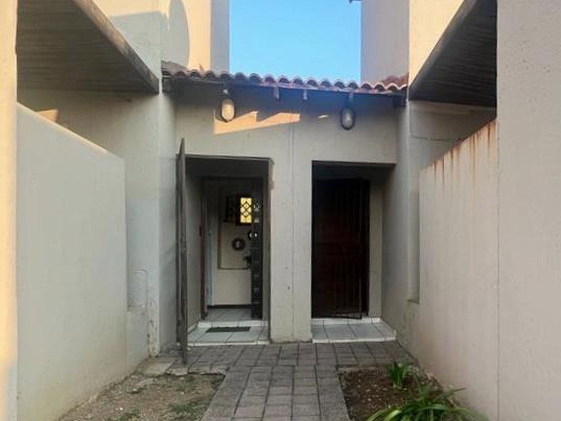 3 Bedroom Townhouse For Sale in Waterval East
