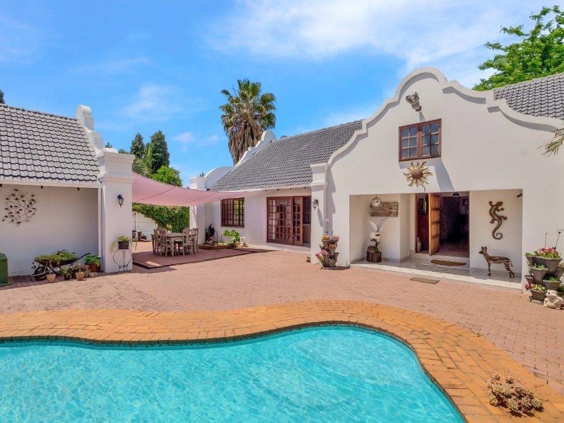 4 Bedroom House For Sale in Johannesburg North