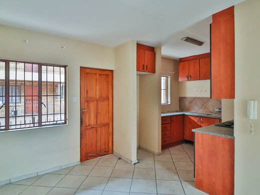 2 Schlafzimmer Wohnung zum Kauf in Randfontein Central