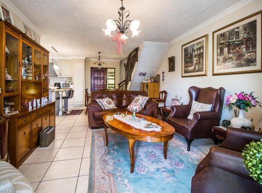 3 Schlafzimmer Reihenhaus zum Kauf in Garsfontein