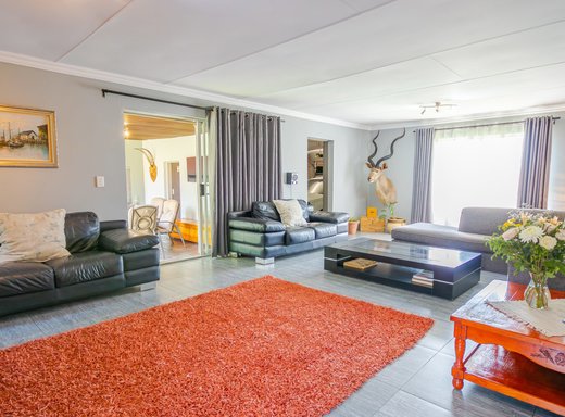 4 Schlafzimmer Haus zum Kauf in Garsfontein