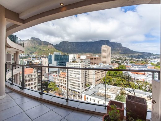 2 Schlafzimmer Etagenwohnung zum Kauf in Cape Town City Centre