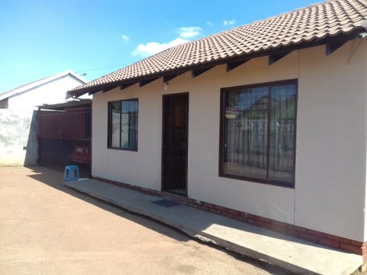 Haus zum Kauf in Mabopane