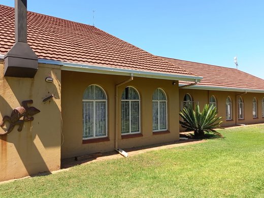 3 Schlafzimmer Farm zum Kauf in Rietfontein A H