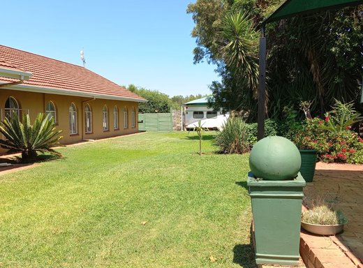 3 Schlafzimmer Farm zum Kauf in Rietfontein A H